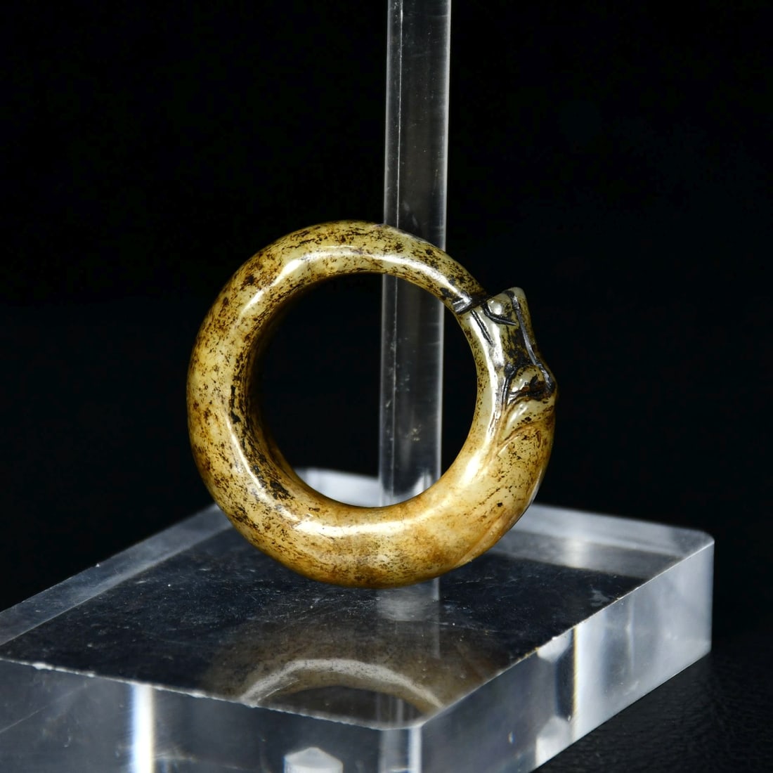Hetian Jade Dragon Biting Tail Ring - 3