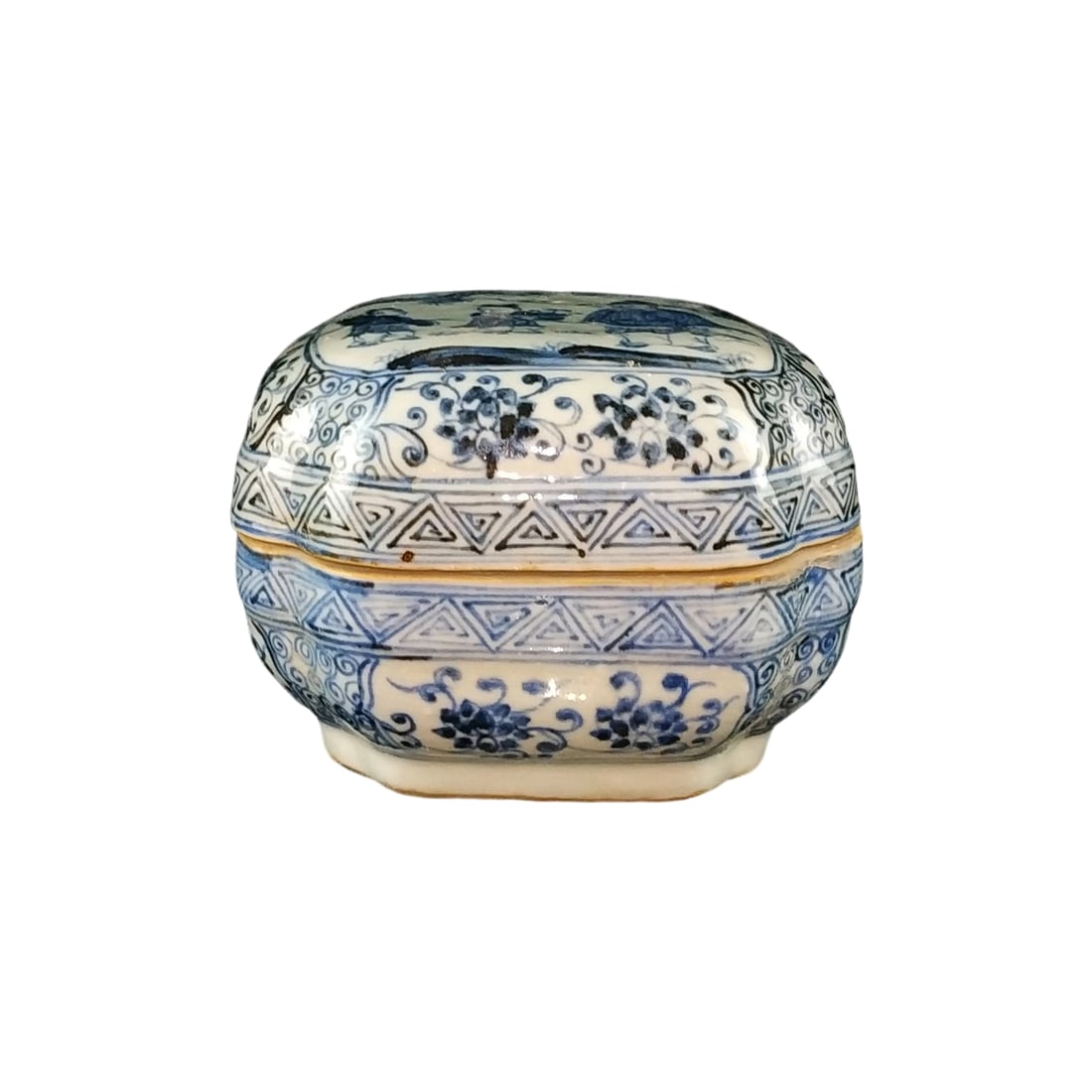 Ming Dynasty Xuande Blue and White Hand-painted Story Fruit Box: This Ming Dynasty Xuande blue and white hand-painted story fruit box exemplifies the exceptional craftsmanship of Xuande period blue and white porcelain. The box features intricate blue and white