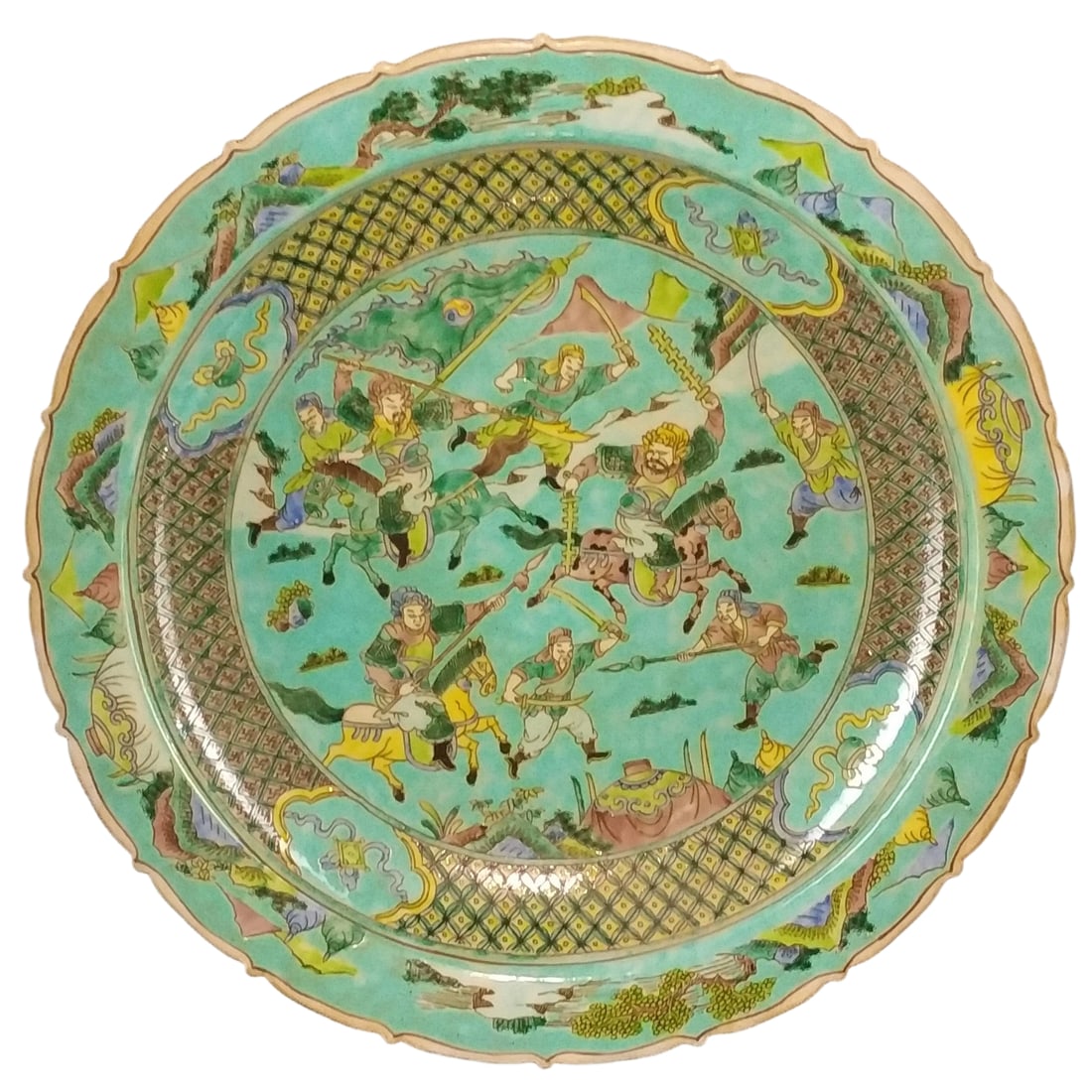 Kangxi Famille Rose Plate with Warrior Figures: This Kangxi famille rose plate with hand-painted warrior figures showcases the exquisite craftsmanship and vivid colors of the Kangxi period. The lifelike depiction of figures on the plate captures th