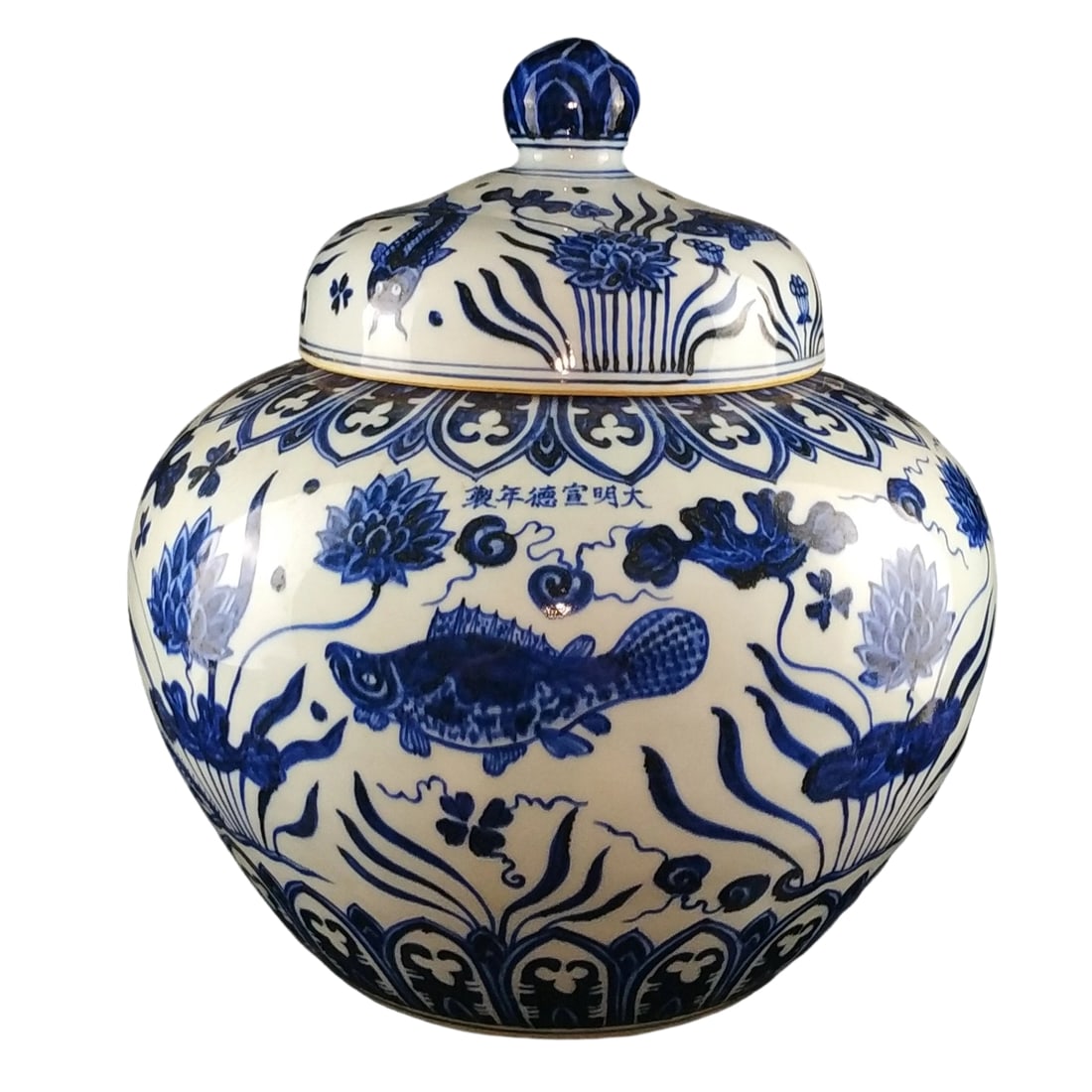 Ming Xuande Blue and White Hand-painted Fish and Grass Pattern Covered Jar: This Ming Xuande blue and white hand-painted fish and grass pattern covered jar exemplifies the elegance and exquisite craftsmanship of Ming dynasty blue and white porcelain. The jar features a fish