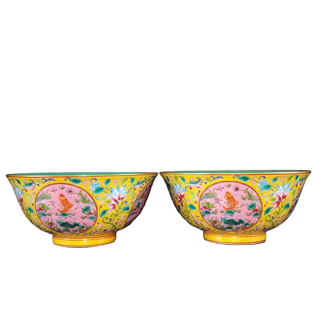 Yongzheng Period Famille Rose 'Abundance Year After Year' Gilt Bowl: Famille Rose hand-painted bowls from the Yongzheng period of the Qing Dynasty are renowned for their exquisite craftsmanship and elegant artistic style. The bowls depict the 'Abundance Year After