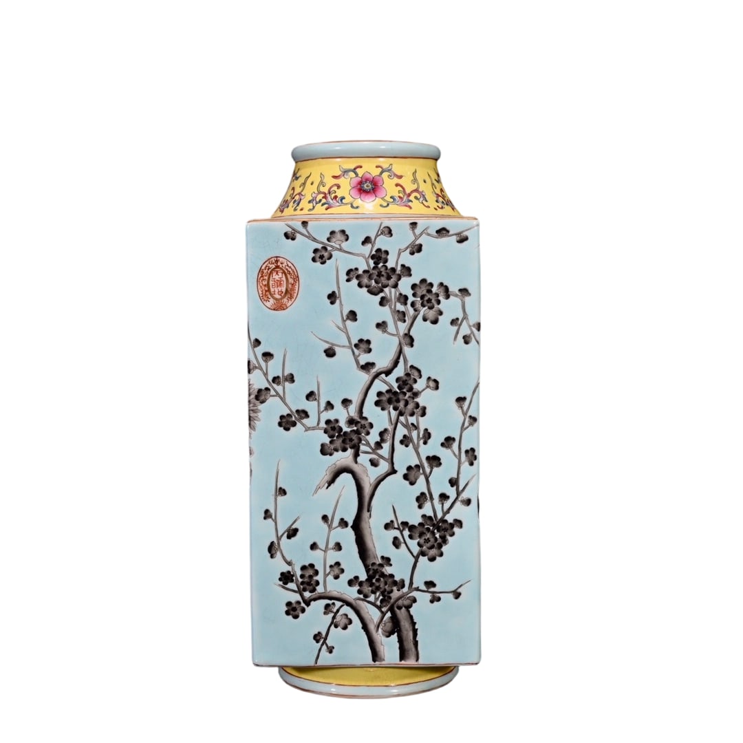 Dayazhai Green Glaze Ink-painted Four Gentlemen Square Vase: The Dayazhai green glaze ink-painted square vase features the Four Gentlemen theme, embodying the exquisite craftsmanship of Qing dynasty court art. The ink painting is delicate, and the green glaze b