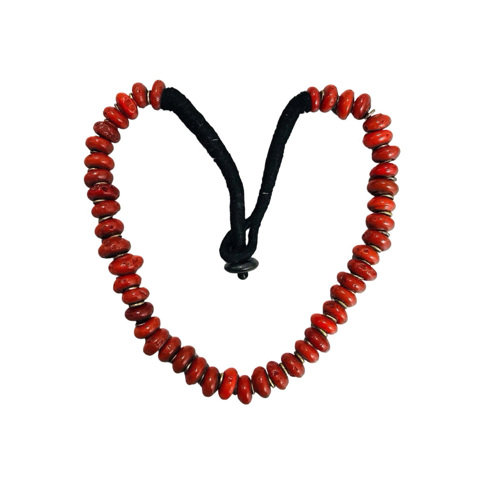 Old Collection Coral Bead Necklace: This old collection coral bead necklace features a warm luster and evenly arranged beads, showcasing the natural beauty of coral. Its design is simple yet elegant, suitable for collection or wearing.