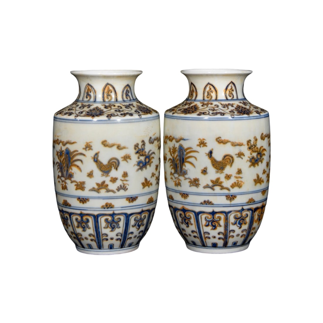 Pair of Ming Chenghua Blue and White Carved Gold Thread Chicken Pattern Vases: This pair of Ming Chenghua blue and white carved gold thread chicken pattern vases showcases exquisite craftsmanship and unique artistic expression, perfectly embodying the elegance and delicacy of Mi