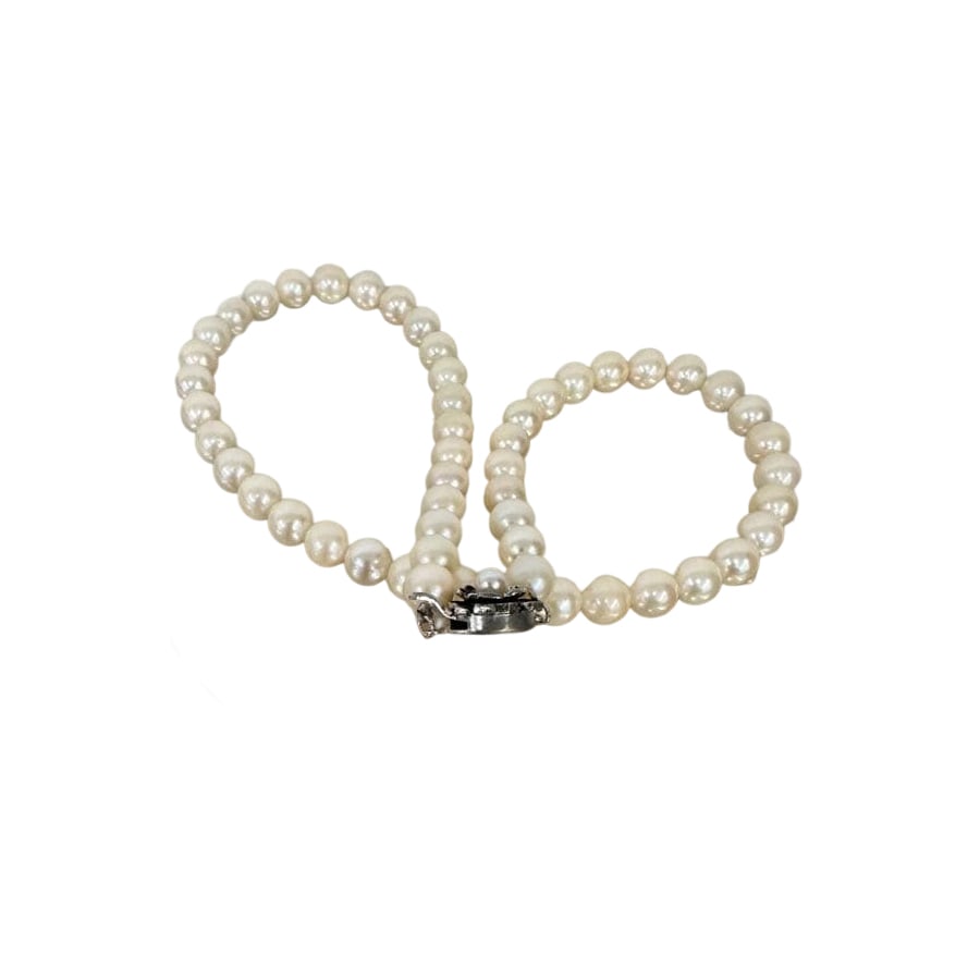 Natural Pearl Necklace: A natural pearl necklace accompanied by an NJGA (Northern Japan Gemological Appraisal Center) certificate. Natural Pearls Bead Size: Approximately 7.5 to 8.0mm Length: Approximately 40cm Clasp: