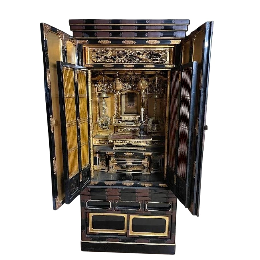 Fine Art Craftwork: Entirely Gold Leaf Lacquered, Highest Grade Buddhist Altar, Showa Revival,: A supreme masterpiece embodying the essence of traditional Japanese craftsmanship. This is the highest-grade gold Buddhist altar crafted during the Showa period, specifically between the 1955 and 1975