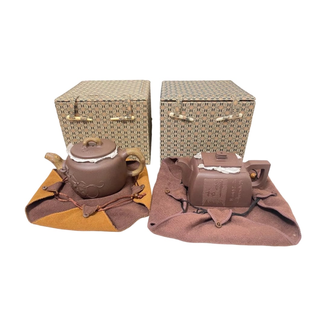 The pinnacle, accompanied by a certificate, Chinese Yixing Zisha teapot, crafted by Yihu Daoren, set (1 of 18)