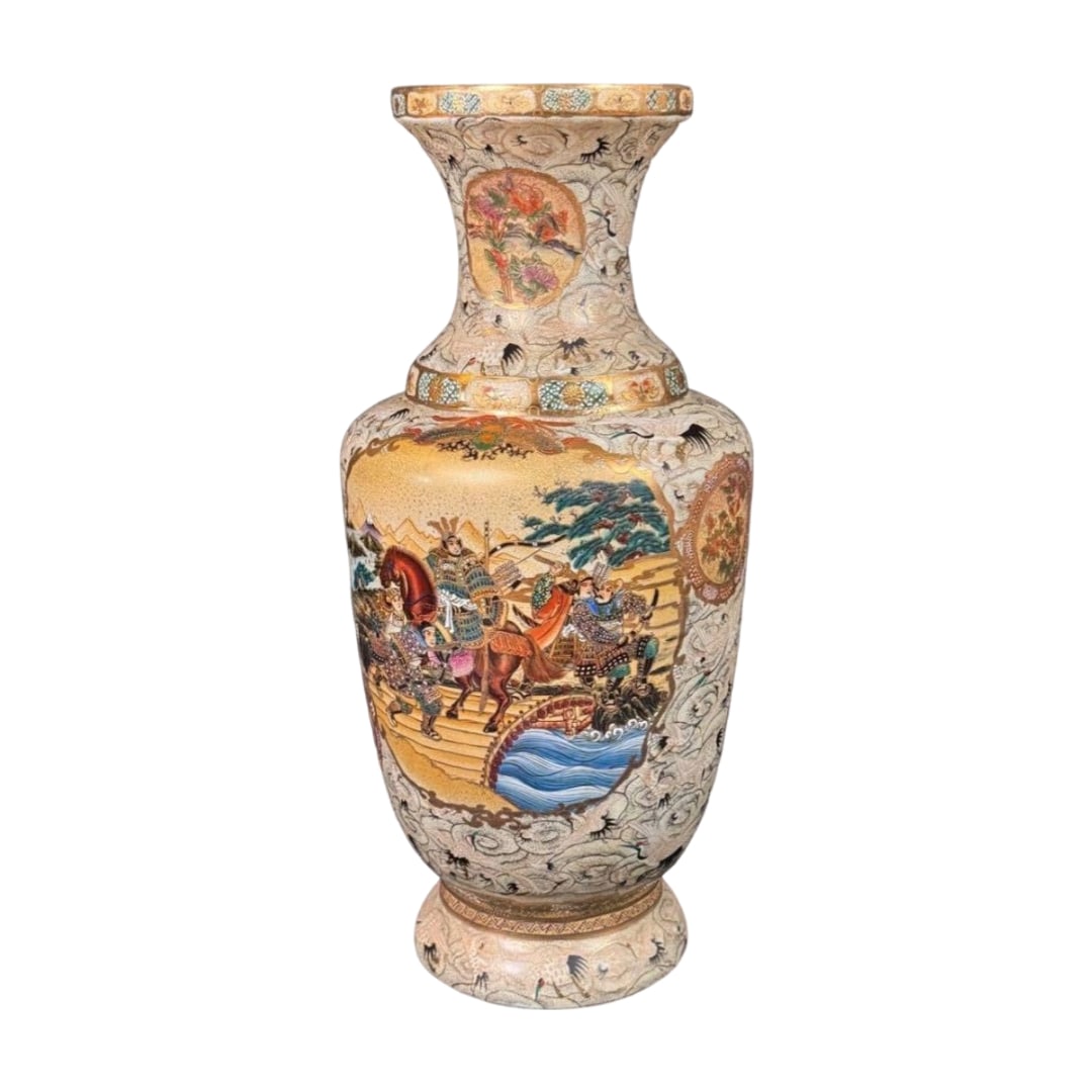 Meiji period, Satsuma ware, large decorative vase (1 of 11)