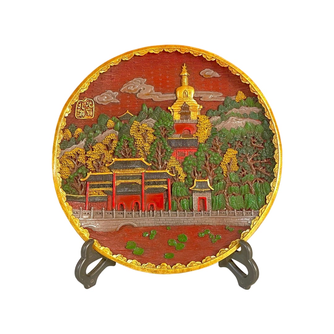 Old Landscape Lacquerware Decorative Plate: This lacquerware decorative plate features a landscape theme, showcasing exquisite craftsmanship and rich color layers, reflecting the superb skills of traditional techniques. The lacquer surface is s