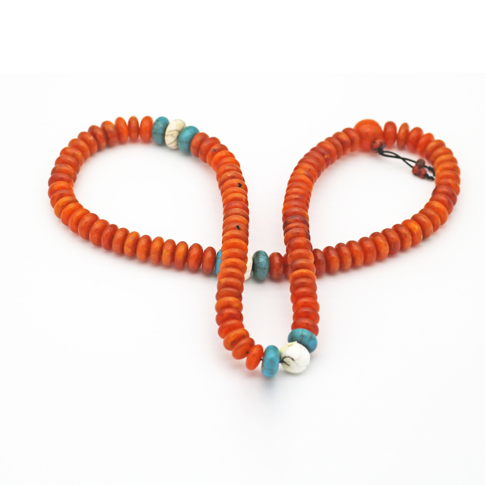 Late Qing Dynasty Amber Buddhist Prayer Beads: Product Name: Late Qing Dynasty Amber Buddhist Prayer Beads Dimensions: Length 106 cm, Weight 280 g Product Description: This piece is an amber Buddhist prayer bead necklace, featuring the classic 108