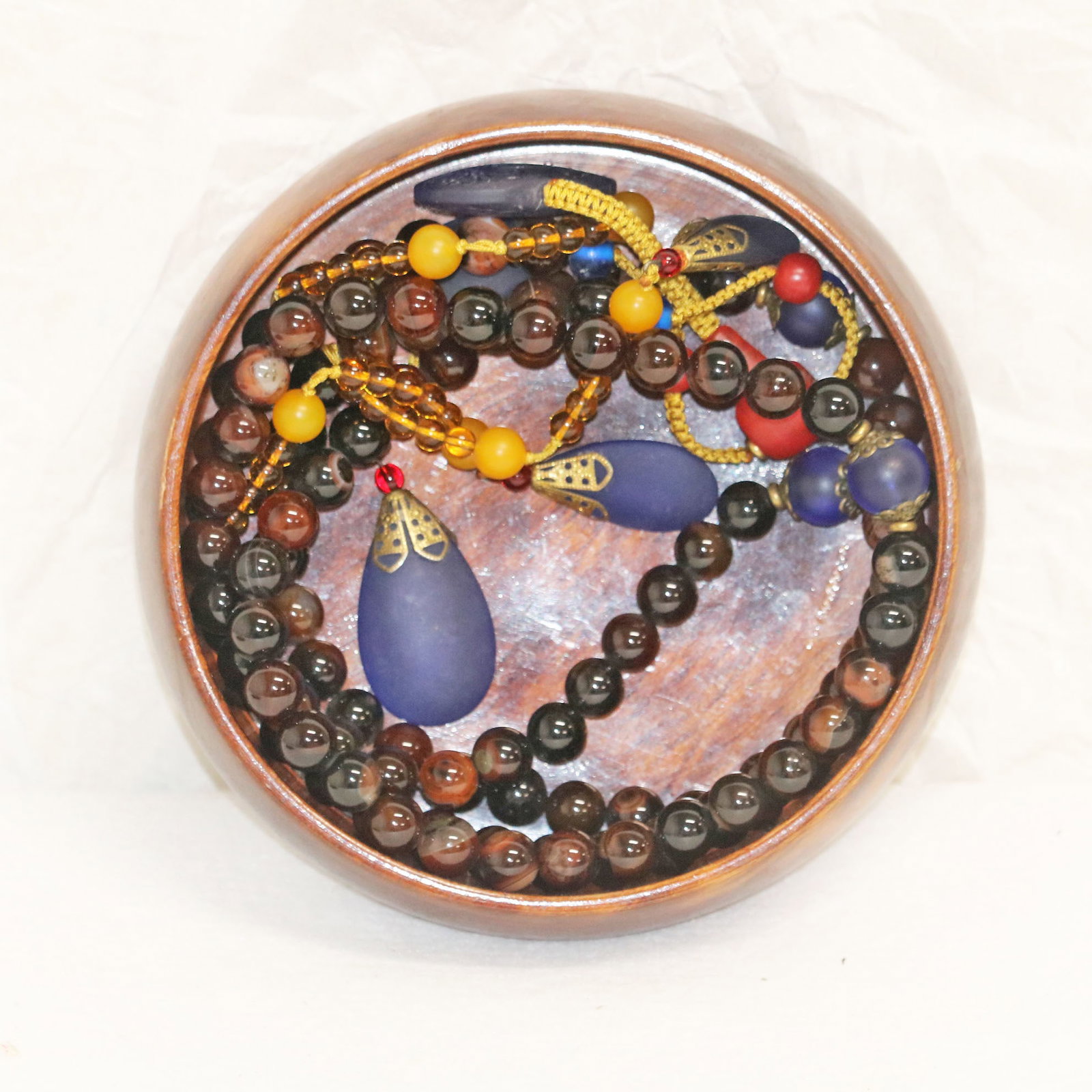 Qing Dynasty Court Necklace: Qing Dynasty Court Necklace Material: Smoky Quartz / Tea Quartz Dimensions: Length 150 cm, Weight 355 g Description: This piece is a Qing Dynasty court necklace, with a complete structure consisting