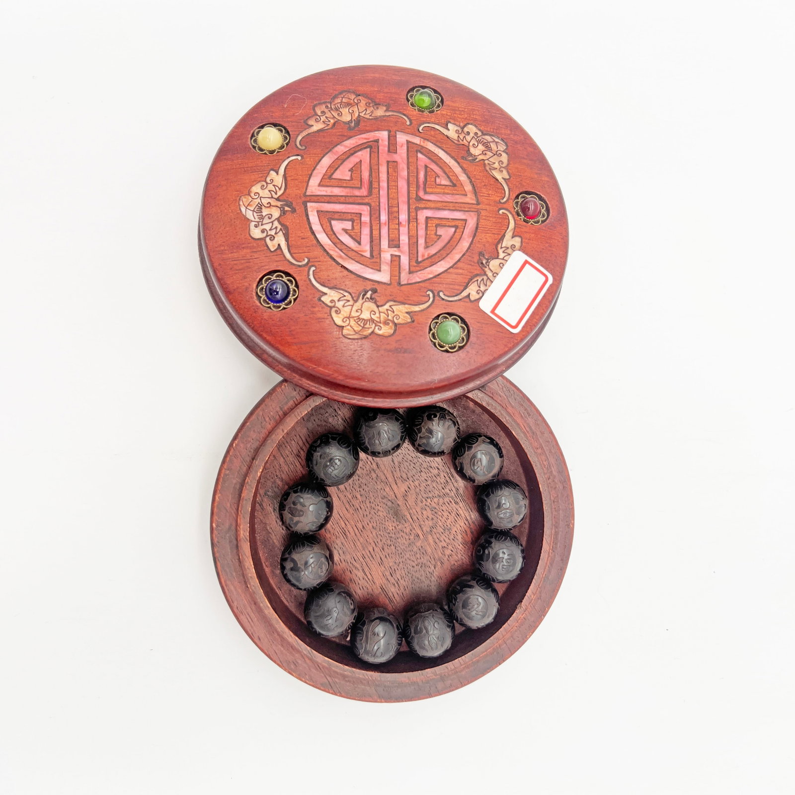 Agarwood Bead Bracelet with a Wooden Box Featuring the "Five Blessings Holding Longevity" Motif: Agarwood Bead Bracelet with a Wooden Box Featuring the "Five Blessings Holding Longevity" Motif Dimensions: Bead Diameter 2 cm, Chain Diameter 10 cm, Weight 55 g Box Diameter 14 cm, Thickness 5 cm, We