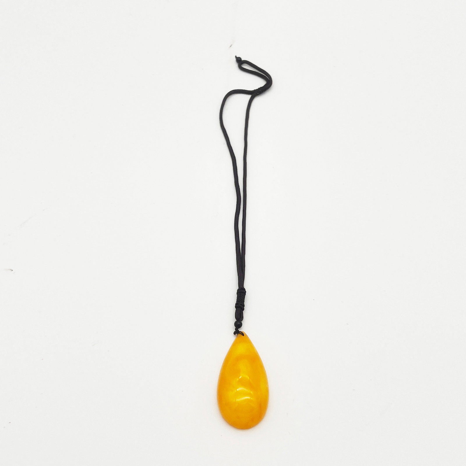 Amber water drop-shaped pendant. (1 of 6)