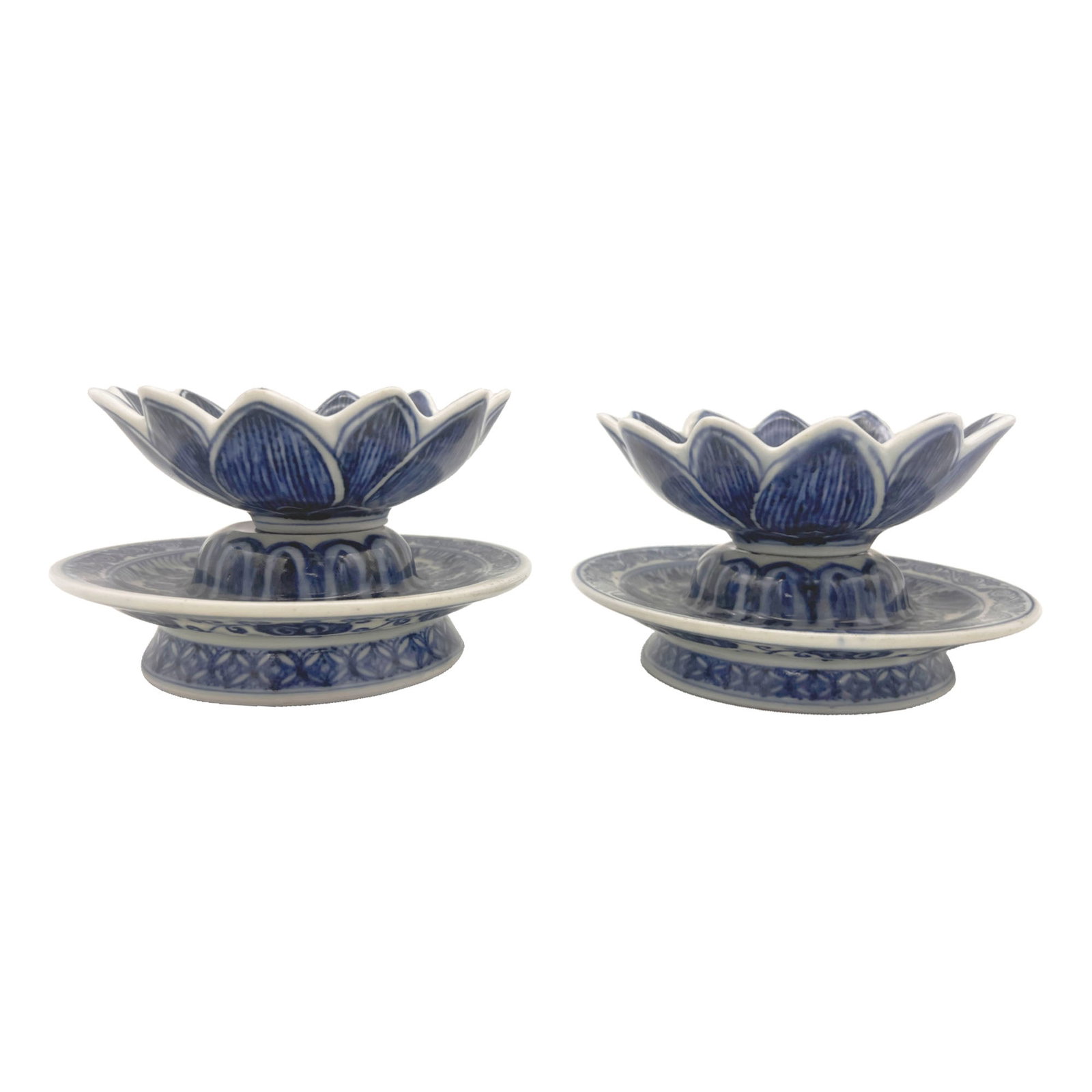 A pair of Ming Dynasty Xuande Blue and White Lotus Pattern Cup Stands: A Pair of Ming Dynasty Xuande Blue and White Lotus Pattern Cup Stands Dimensions: Diameter 16cm, Height 9cm, Weight 685g/725g This pair of blue and white lotus pattern cup stands is a fine example of 