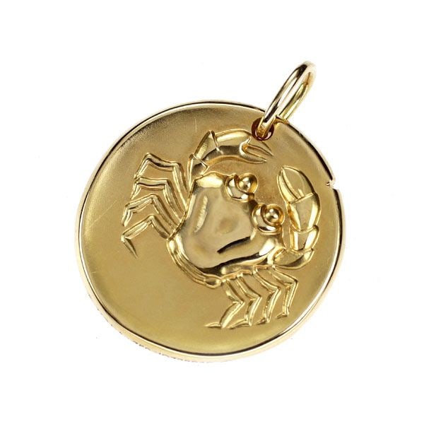 Second-hand - Van Cleef & Arpels K18YG Pendant Top Zodiac Medal Cancer: As a globally esteemed French high-end jeweler, Van Cleef & Arpels enjoys an exceptionally high reputation worldwide. This piece is a modernized version of the "Constellation Medal," a new creation in