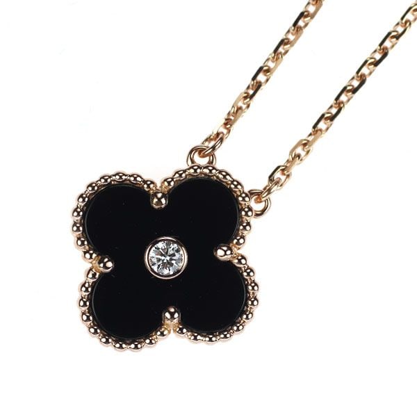 Pre-owned Van Cleef & Arpels K18 Pink Gold Onyx Diamond Pendant Necklace 2016 Holiday Edition with: As a globally esteemed French high jewelry house, Van Cleef & Arpels' Vintage Alhambra necklace is beloved by celebrities worldwide. This necklace, featuring a four-leaf clover design symbolizing "luc