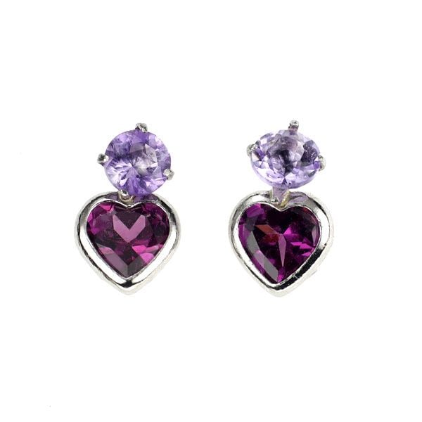 Pre-owned - New Pt950 Garnet Amethyst Earrings: This is a pair of earrings with a platinum base set with garnet and amethyst. The amethyst is cut in a round brilliant style, and below it, the heart-shaped garnet shines vividly with elegant design. 