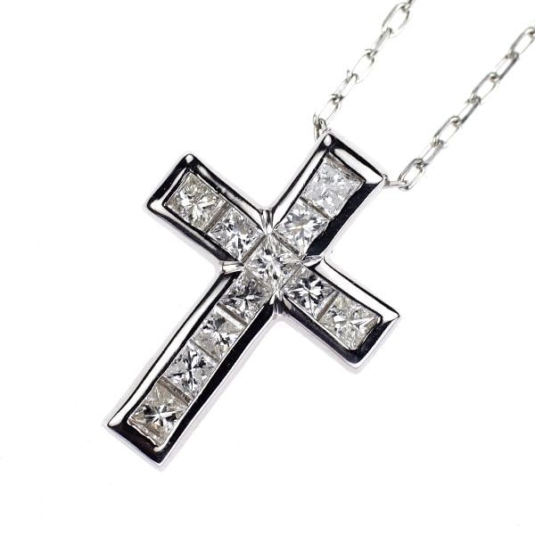 Pre-owned Pt900/Pt850 Diamond Pendant Necklace, 0.50 Carat, Cross Design: This pendant necklace features a classic cross design, set with princess-cut diamonds totaling 0.50 carats, showcasing a unique and fresh brilliance. The size is moderate and easy to use, suitable for