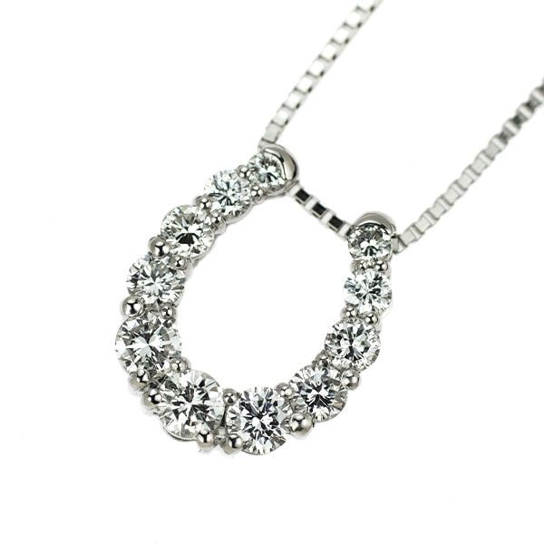 Second-hand Pt900/Pt850 Diamond Pendant Necklace 0.50 Carat Horseshoe: It is said to bring good luck, a horseshoe pattern inlaid with a total of 0.50 carats of diamonds, crafted into a platinum pendant necklace. The diamonds are evenly arranged, dazzling, and the