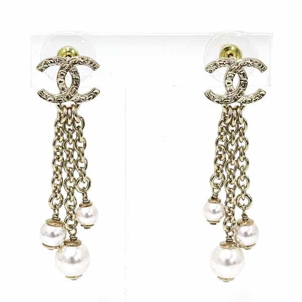 Pre-owned CHANEL Pearl Chain Double C Logo Earrings, Metal, Light Gold Color: Category: Branded Jewelry Brand: Chanel Item Name: Pearl Chain Double C Logo Earrings Grade: S Dimensions: Approximately W1.3cm x H5cm x D1.4cm Material: Metal, Imitation Pearls Color: Light Gold, Whi