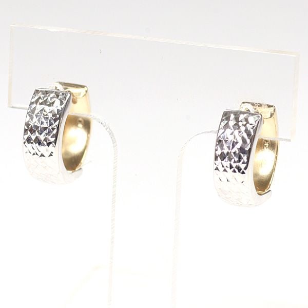 Pre-owned K18YGxWG Design Hoop Earrings 1.2g, Hinged, Cut, Two-tone, 2WAY, 750YG/WG NJ, Unused Item.: Item Name: K18YGxWG Design Hoop Earrings Reference Retail Price: Grade: N Dimensions: Approximately W12.7 x H11.7 x D4.6mm Material: K18YG/WG (750YG/WG) Color: Yellow Gold/White Gold Weight: 1.2g Coun