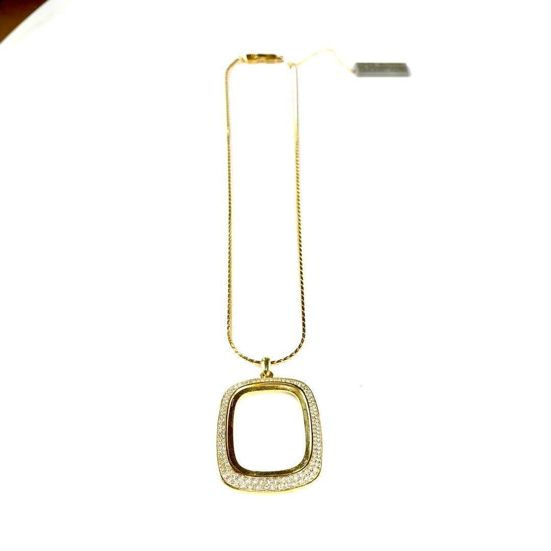 Second-hand - Extremely Rare GIVENCHY 1980s Necklace, Gold, Vintage, Exquisite: With the concept of "Timeless Radiance," we have meticulously selected vintage jewelry primarily from the 1970s to 1990s. Item Name Overwhelming Presence GIVENCHY Gold Necklace with Engraving, Vintage