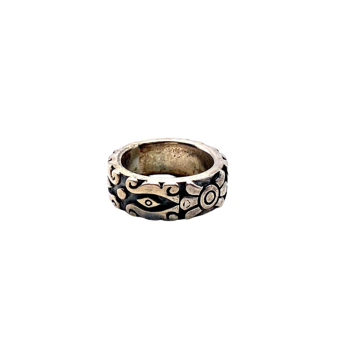 Pre-owned - SILVER 925 Pinky Silver Ring Size 9 Classic Design: With the concept of "Shining Beyond Time," carefully selected vintage jewelry from the 1970s to the 1990s is presented. Item Name Silver 925 Mark Design Ring, Vintage Floral Pattern, Large
