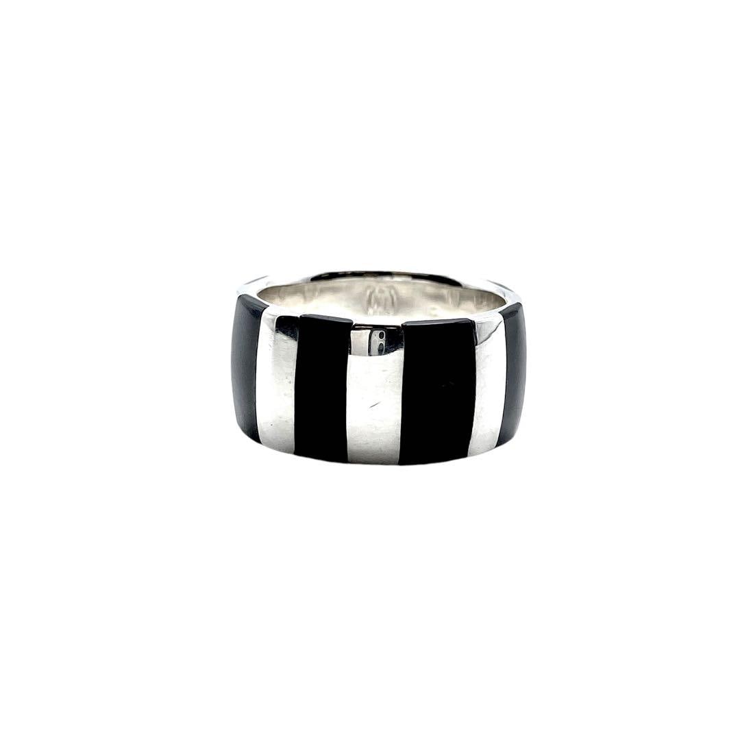 Pre-owned - Striped Art SILVER 925 Engraved Ring Size 12 Classic Model: With the concept of "Timeless Brilliance," a carefully curated selection of vintage jewelry primarily from the 1970s to 1990s. Item Name Ultra Rare Silver 925 Engraved Design Vintage Ring Design