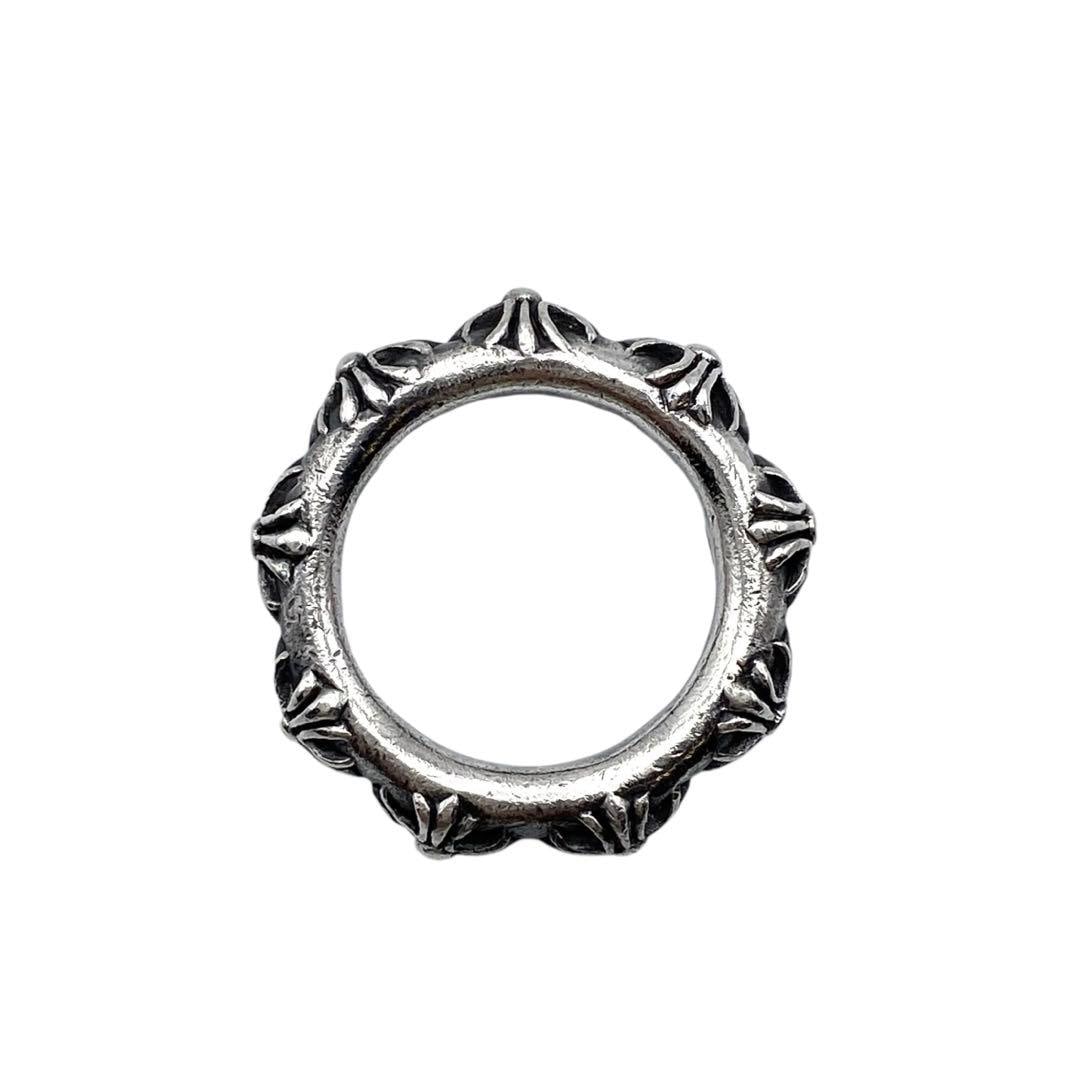 Second-hand - Gothic Silver 925 Engraved Ring, Size 21, Large Design: Conceptualized as "Timeless Radiance," a carefully curated selection of vintage jewelry from the 1970s to 1990s. #KINKIN's curated project list can be viewed here Product Name Overflowing Heaviness