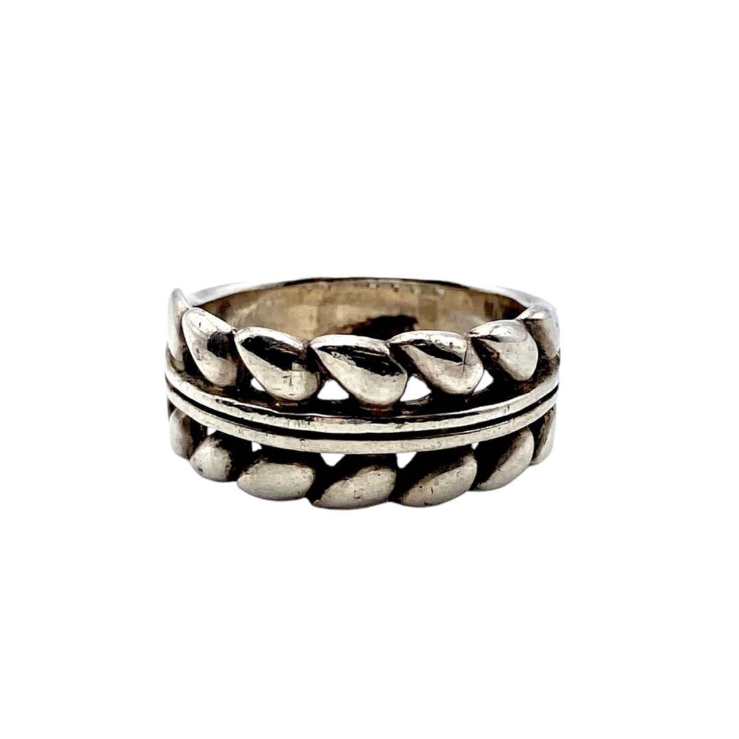 Second-hand - Botanical Art Silver 925 Stamped Ring Size 22 Vintage: With the concept of "Timeless Brilliance," a selection of vintage jewelry primarily from the 1970s to the 1990s has been meticulously curated. Item Name Unique Silver Engraved Vintage Design Ring