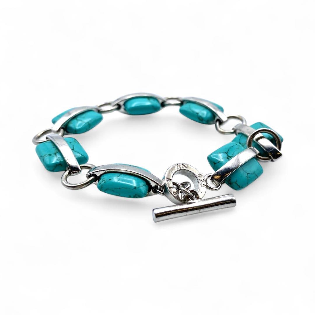 Pre-owned SILVER 925 Stamped Turquoise Bracelet in Native American Style: With the concept of "Timeless Radiance," a carefully curated selection of vintage jewelry from the 1970s to the 1990s is presented. Item Name Unique SILVER 925 Stamped Design Bracelet Indian Jewelry