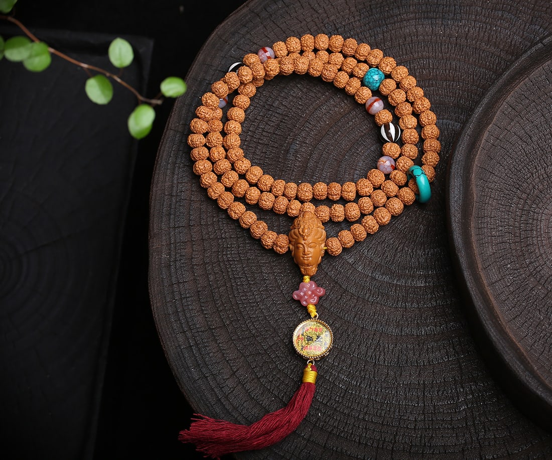 Natural Bodhi Multi-Wrap Bracelet: This bracelet is meticulously crafted from 108 small Bodhi seeds, featuring a five-petal low-stump design with plump dragon meat and clear petal lines. It is complemented by an old-style turquoise