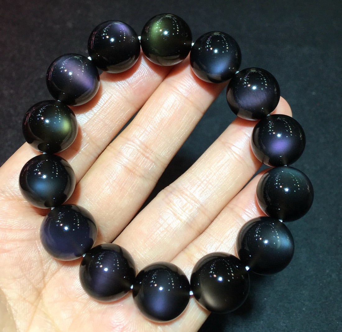 Natural Obsidian Bracelet: This natural obsidian bracelet is renowned for its high transparency of 16mm, showcasing its rare and precious quality. Selected from high-quality raw materials, it has been refined over billions of