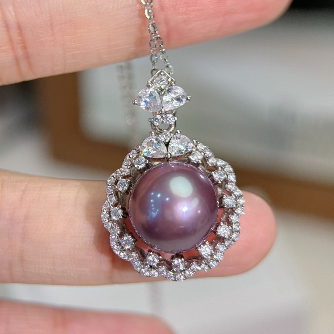 Natural Purple Edison Pearl Pendant: This pendant features a stunning 12-13mm purple Edison pearl as the centerpiece, with a smooth and flawless surface that showcases the beauty of the pearl. The heavy silver design combined with the