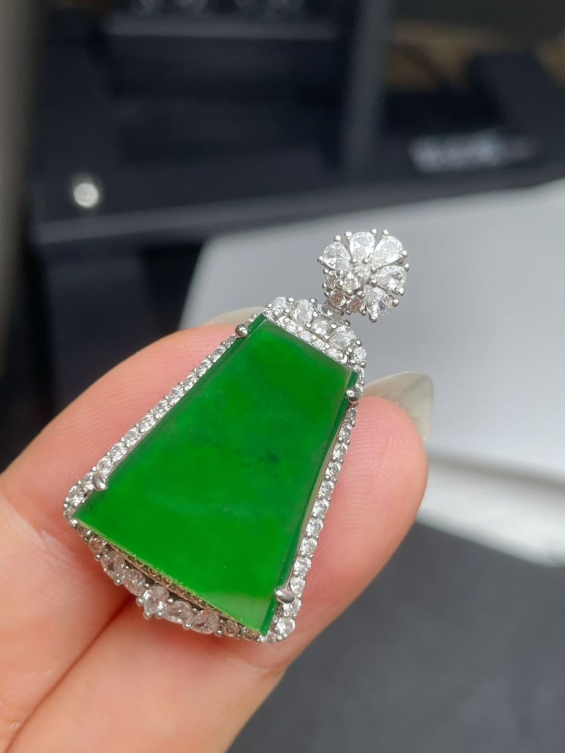 Silver Natural Full Green Jadeite Pendant: This jadeite pendant showcases a natural full green color, with a thick design that highlights its perfect craftsmanship, symbolizing peace and grandeur. (Stone size 22*18.4mm)