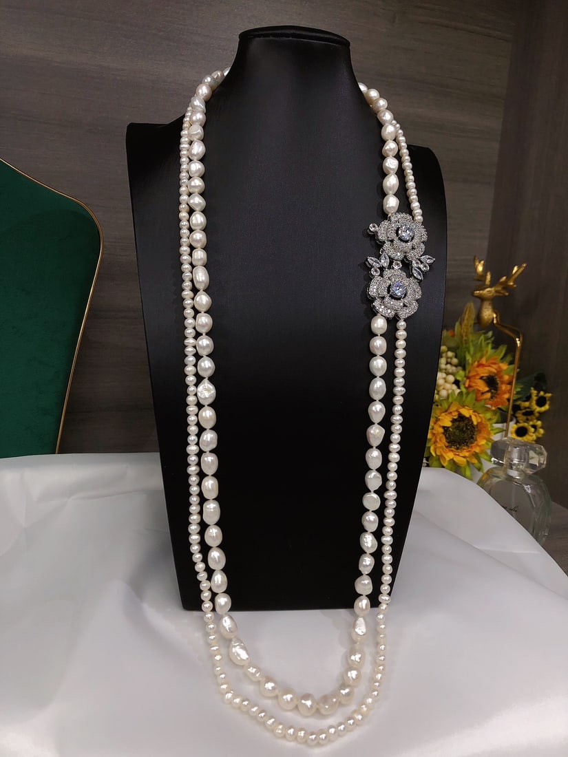 Natural Small Pearl Classic Double Layer Sweater Chain: This classic double layer sweater chain combines natural small pearls with baroque-shaped pearls, showcasing a unique elegance. Each pearl is pure natural, with diameters ranging from 5-6mm and 8-9mm,