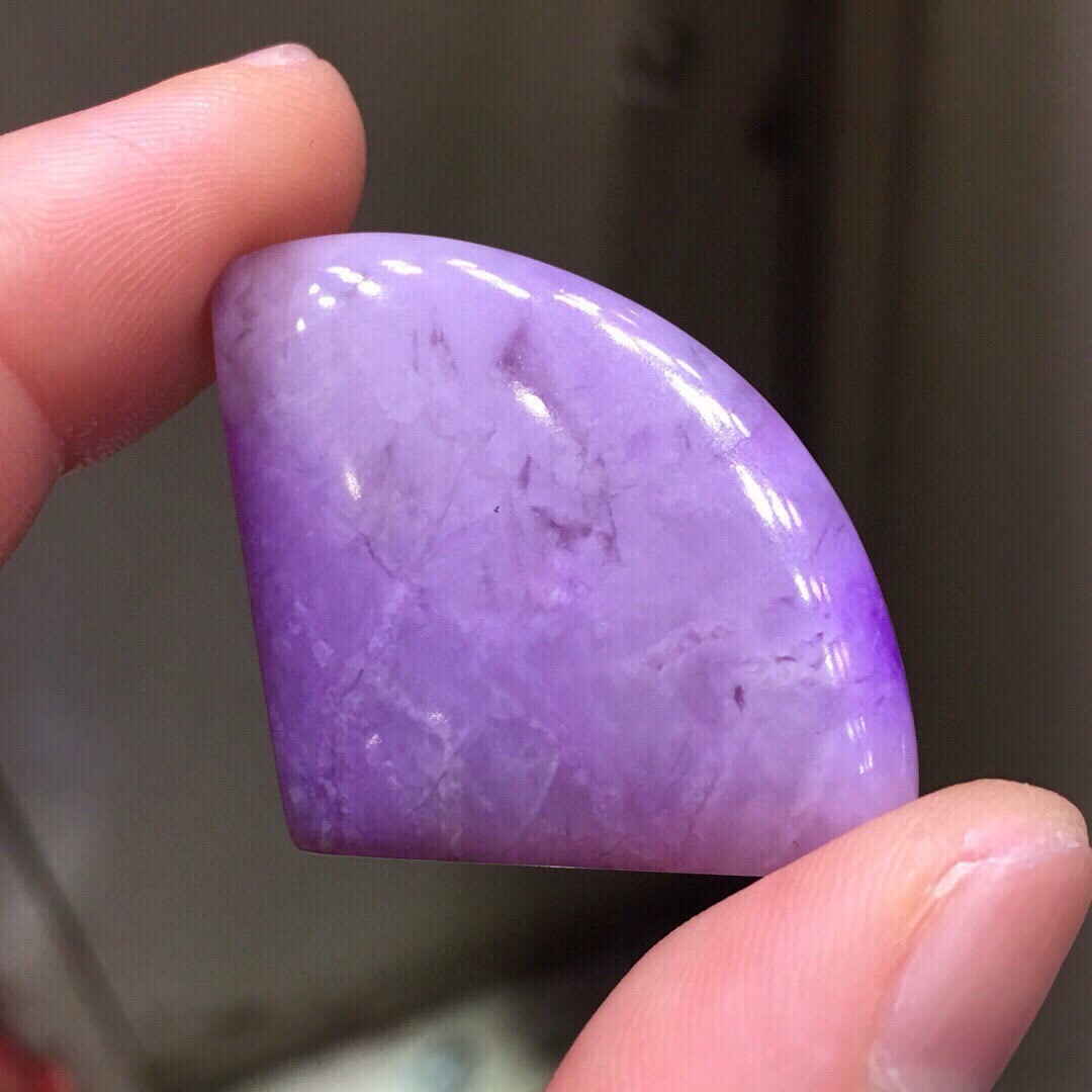 Natural Pink Sakura Shoushan Pendant: This Shoushan pendant showcases a charming pink sakura color, with an overall jade-like texture that exudes elegance and captivates the heart. Its unique hue and patterns make it a precious