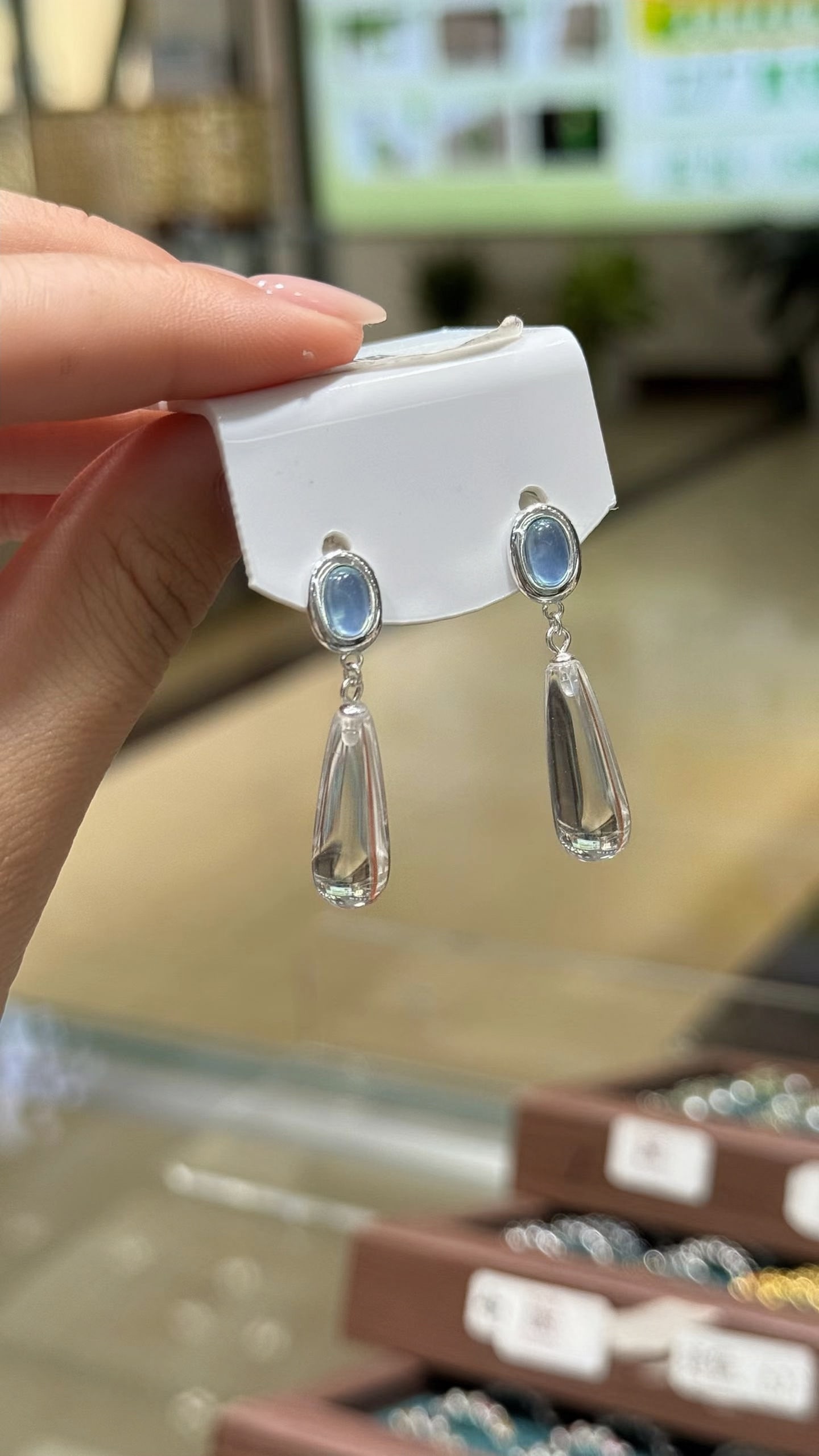 925 Silver Natural White Crystal Earrings: These earrings are set in 925 silver, featuring a fully clear natural white crystal in a teardrop design that is simple yet elegant, showcasing a sense of sophistication and unique charm.