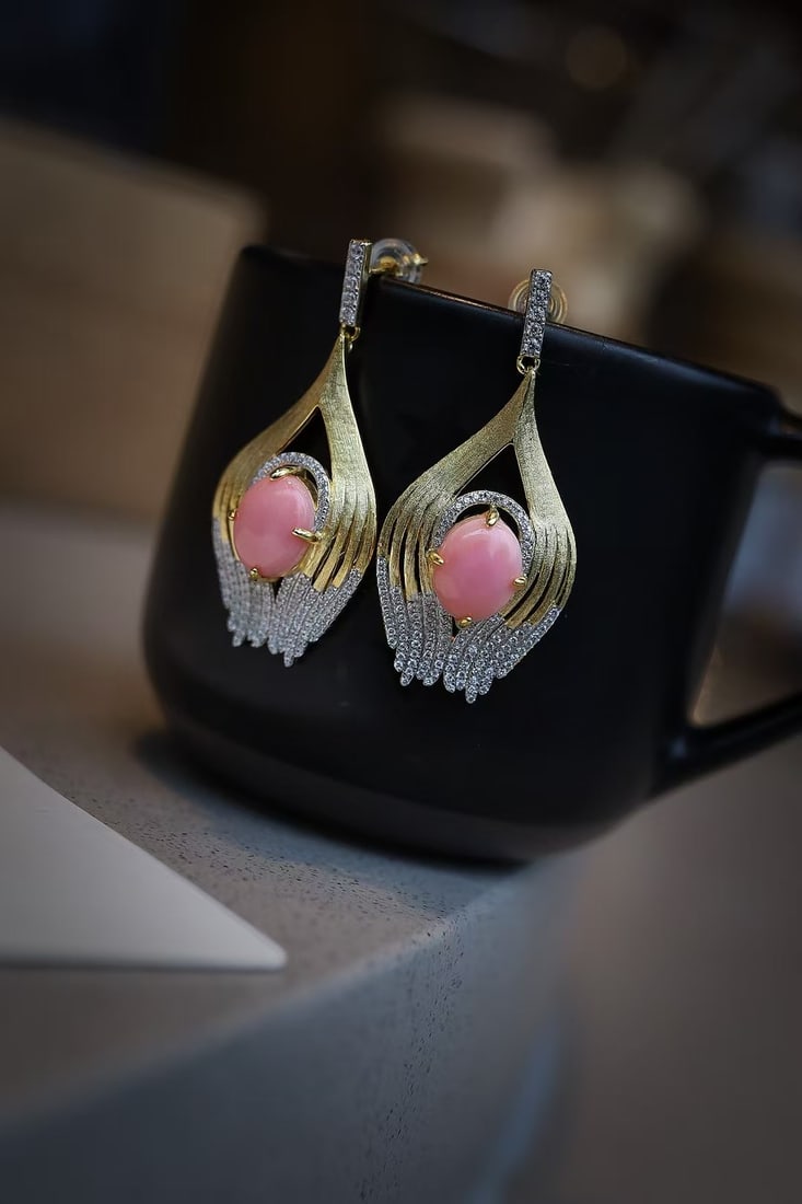 Sterling Silver Natural Lipstick Shell Earrings: These earrings feature exquisite brushed craftsmanship, showcasing the unique charm of natural lipstick shell. The zircon embellishments add a touch of brilliance to the overall design. Elegant