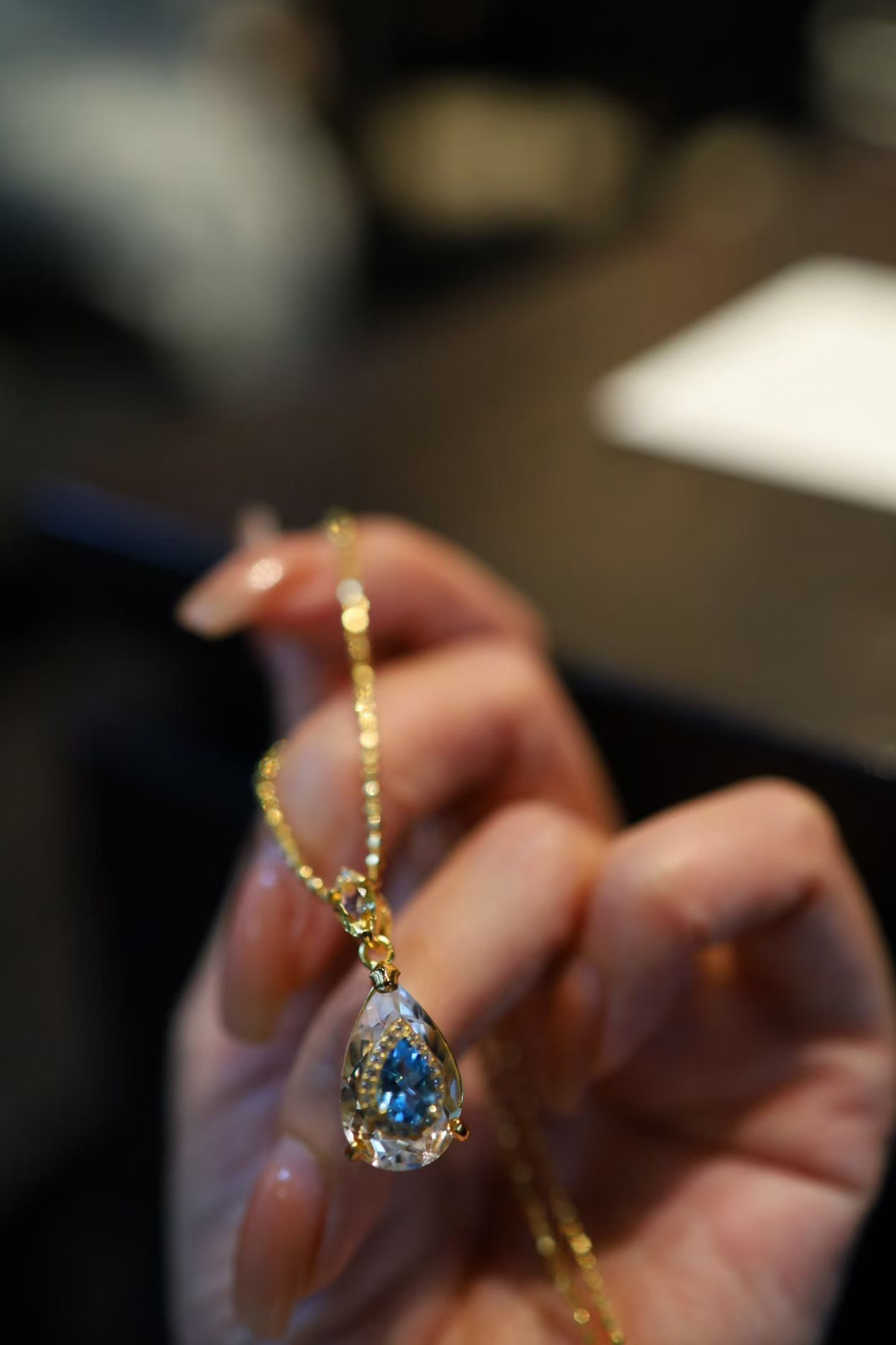 Natural Topaz and White Crystal Pendant: This pendant features natural topaz and white crystal as the main stones, showcasing exquisite stone-inlay craftsmanship. The entire piece is made of s925 silver with a thick gold plating for lasting
