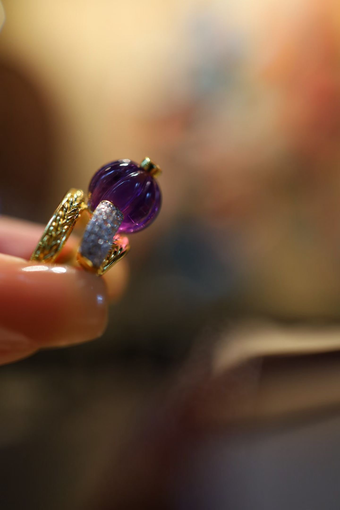 Natural Amethyst Ring: This natural amethyst ring showcases a perfect blend of vintage and modern style with its warm and translucent quality. The entire piece is silver-gilt with a delicate sheen, featuring a unique