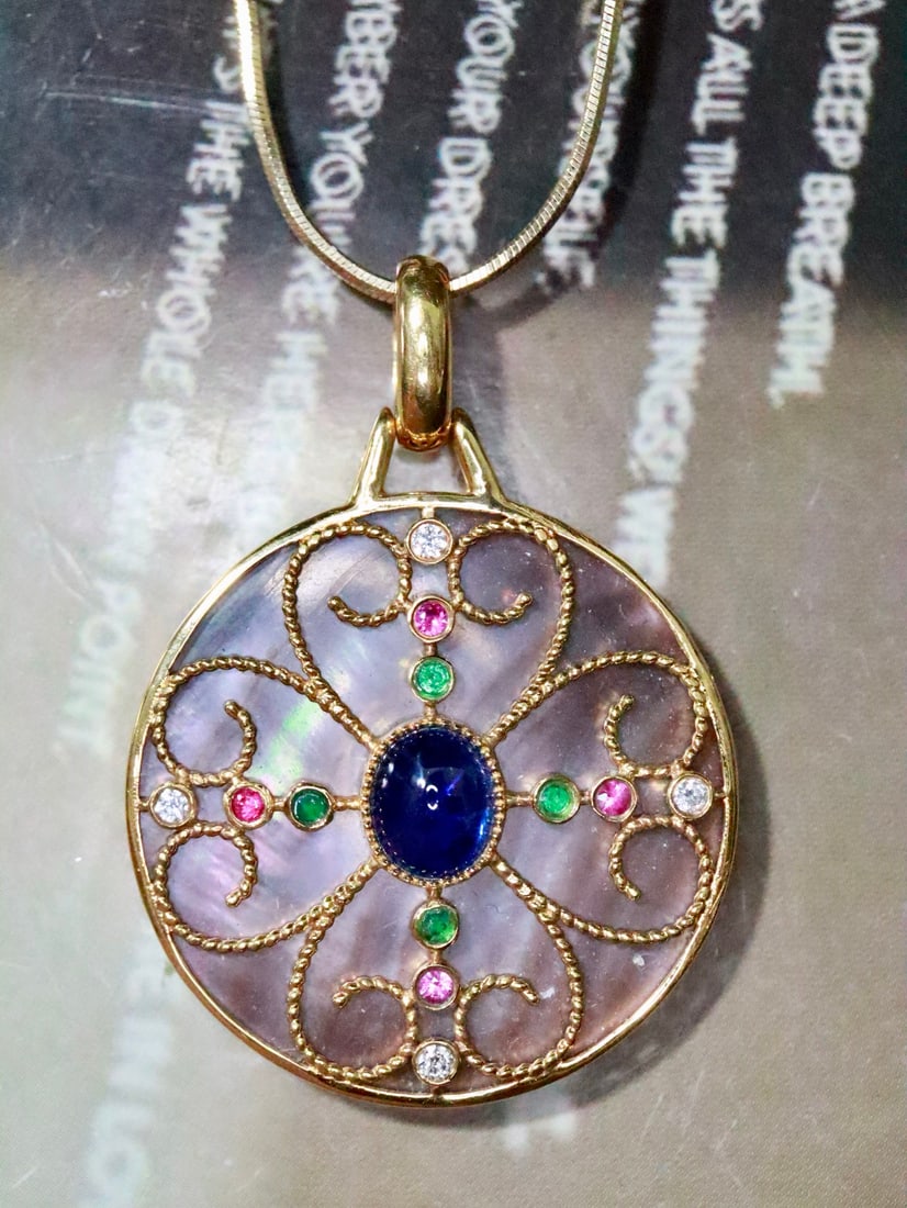 18K Gold Natural Sapphire Pendant: This pendant is meticulously crafted in 18K gold, set with a natural sapphire, showcasing a perfect blend of elegance and luxury. The deep hue of the sapphire complements the brilliance of the diamond