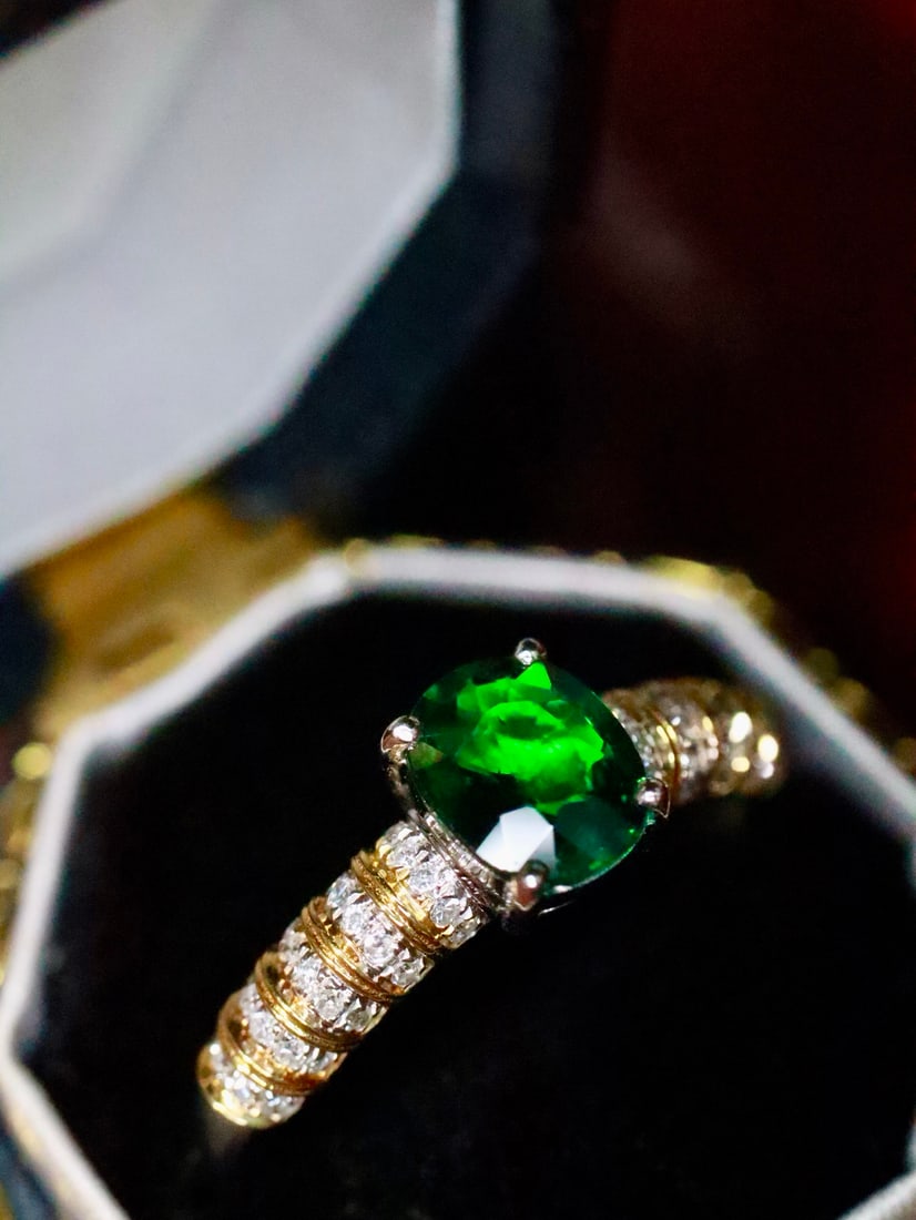 18K High-Quality Tsavorite Ring - 2
