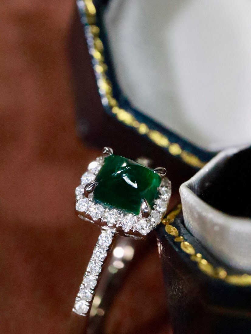 18K Gold Emerald Ring - 4