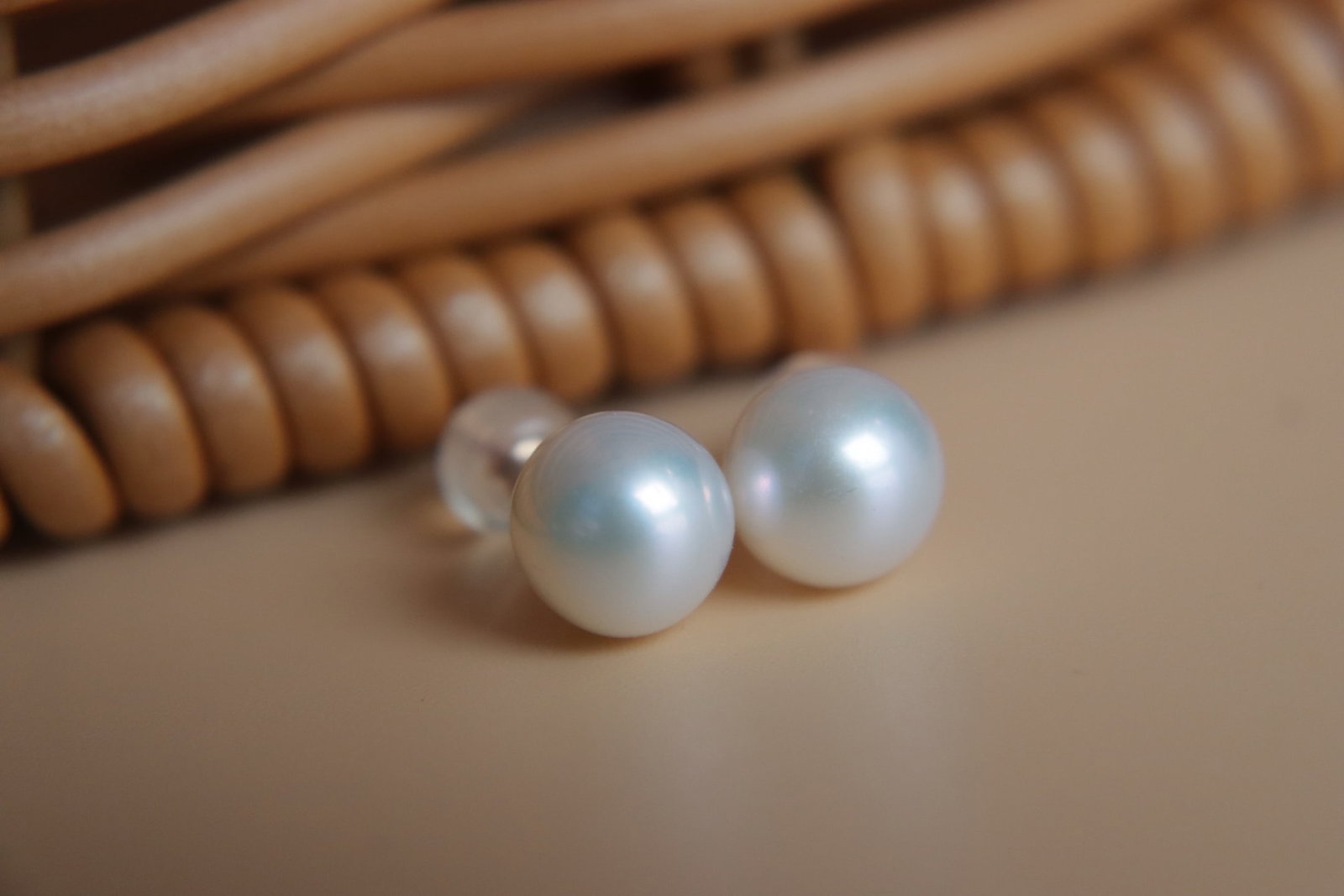 18K Gold Freshwater Pearl Earrings: These earrings are meticulously set in 18K gold, featuring pearls with a smooth and lustrous surface, displaying a charming iridescence. The pearls are perfectly round and flawless, exuding an