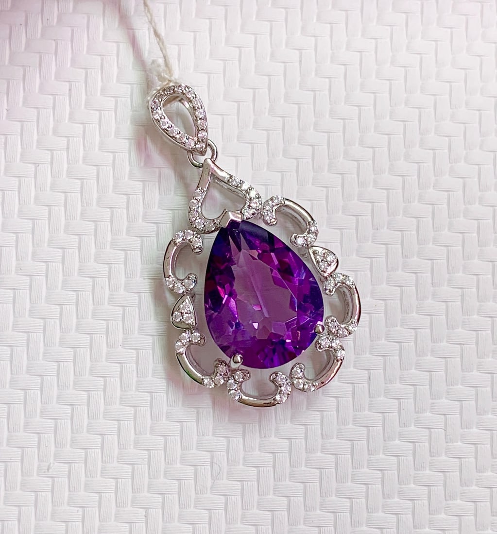 925 Silver Natural Amethyst Pendant: This pendant is meticulously set in 925 silver, showcasing the enchanting allure of natural amethyst. The amethyst's deep and elegant hue makes it suitable for any occasion. The stone measures 16-12mm