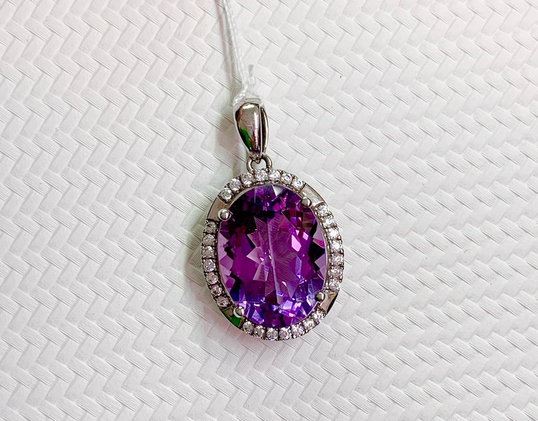 925 Silver Natural Amethyst Pendant: This pendant is meticulously set in 925 silver, showcasing the enchanting brilliance of natural amethyst. The amethyst's deep and elegant hue makes it suitable for any occasion. The stone measures 15-