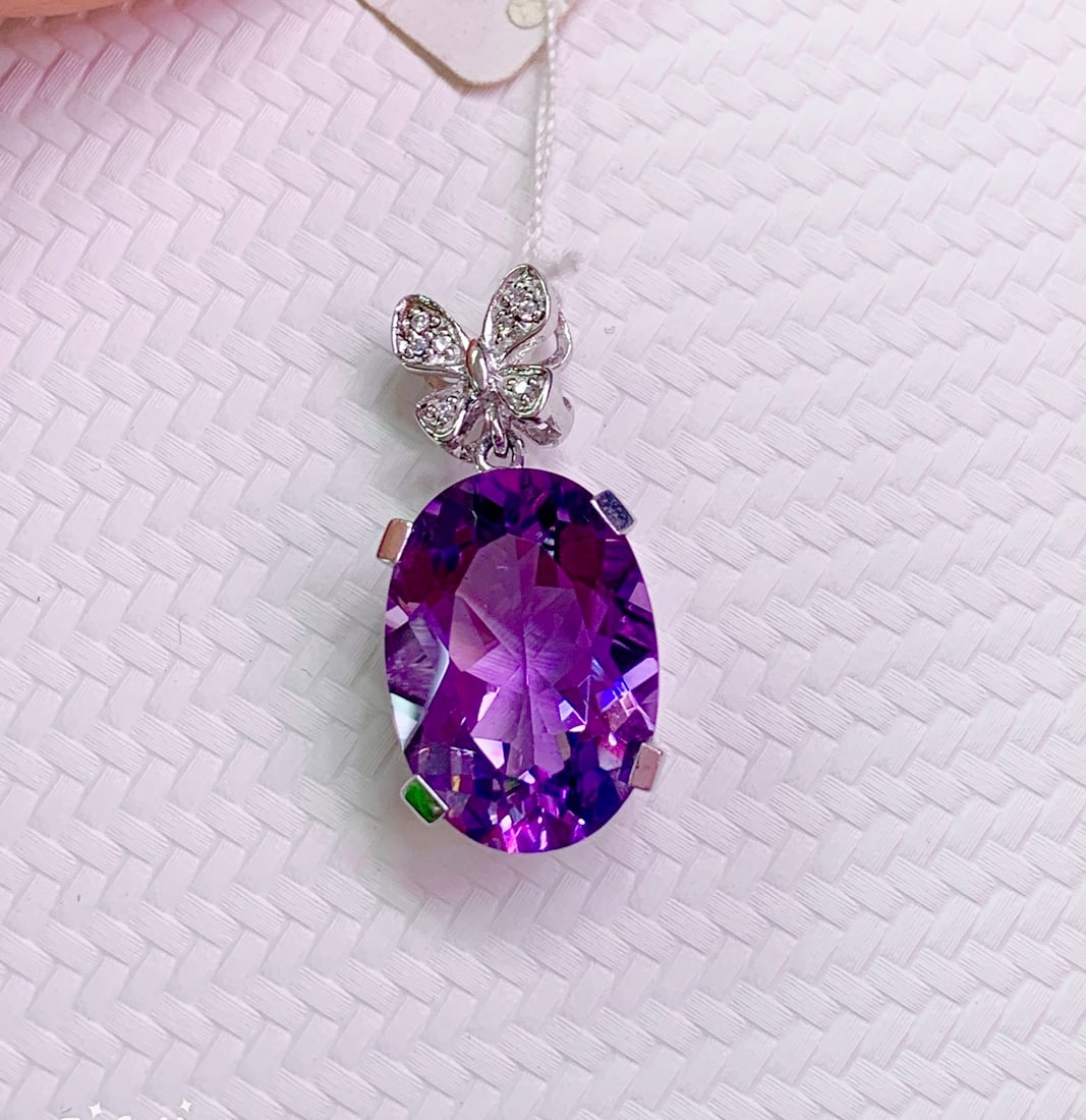 925 Silver Natural Amethyst Pendant: This pendant is meticulously set in 925 silver, showcasing the enchanting allure of natural amethyst. The amethyst's deep and elegant hue makes it suitable for any occasion. The loose stone measures 1