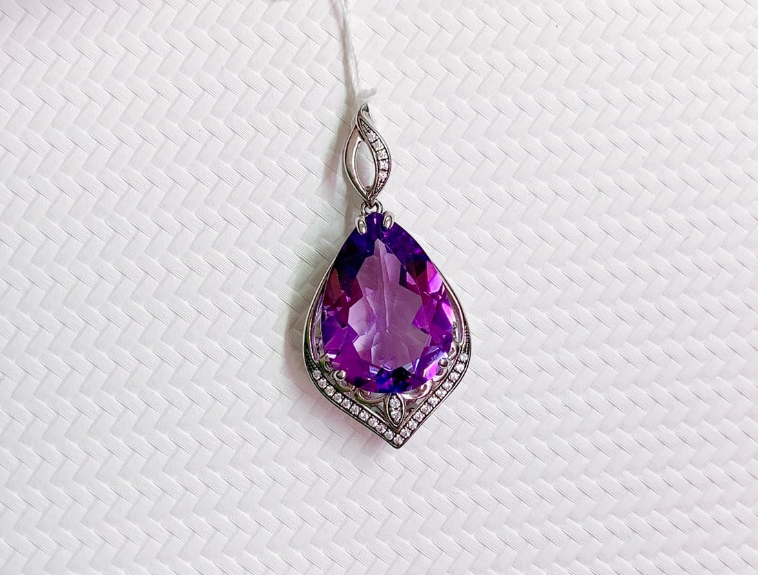 925 Silver Natural Amethyst Pendant: This pendant is meticulously set in 925 silver, showcasing the enchanting color of natural amethyst. The elegant hue of the amethyst adds a touch of nobility to the overall design. Suitable for variou