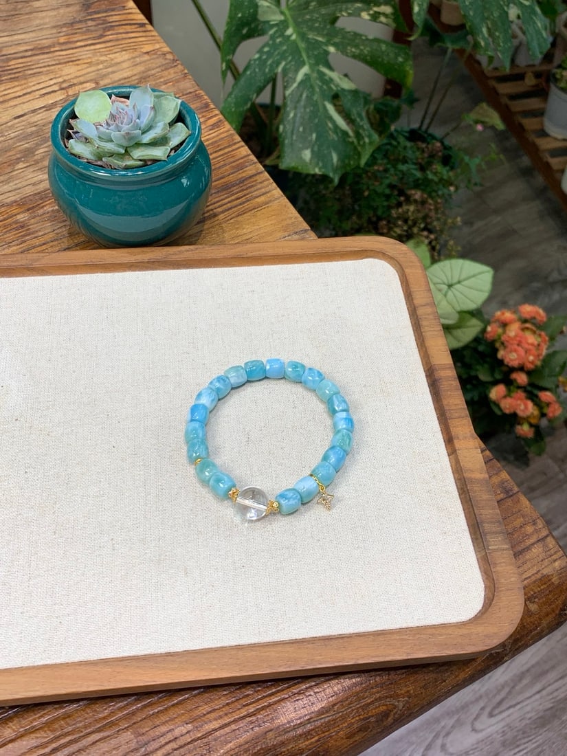 Natural Larimar Bracelet: This bracelet features natural Larimar stones, showcasing a cool color palette, paired with 12.5mm white crystal. The design is exquisite and eye-catching, with vintage gold craftsmanship adding a tou